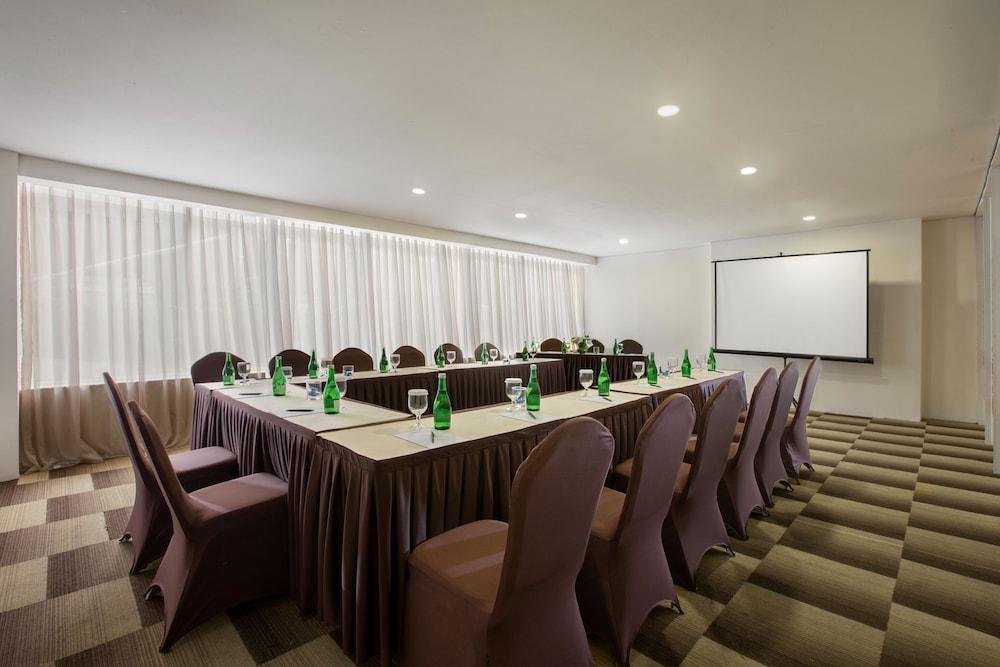 Hotel Grandhika Iskandarsyah Джакарта Экстерьер фото