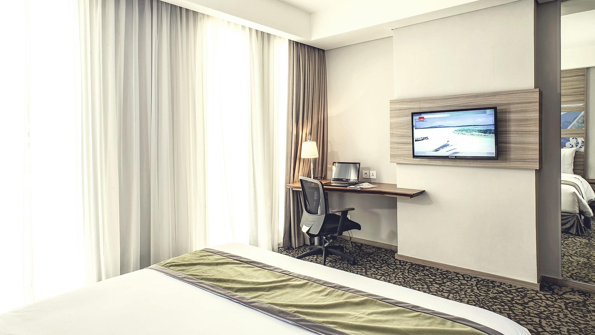 Hotel Grandhika Iskandarsyah Джакарта Экстерьер фото