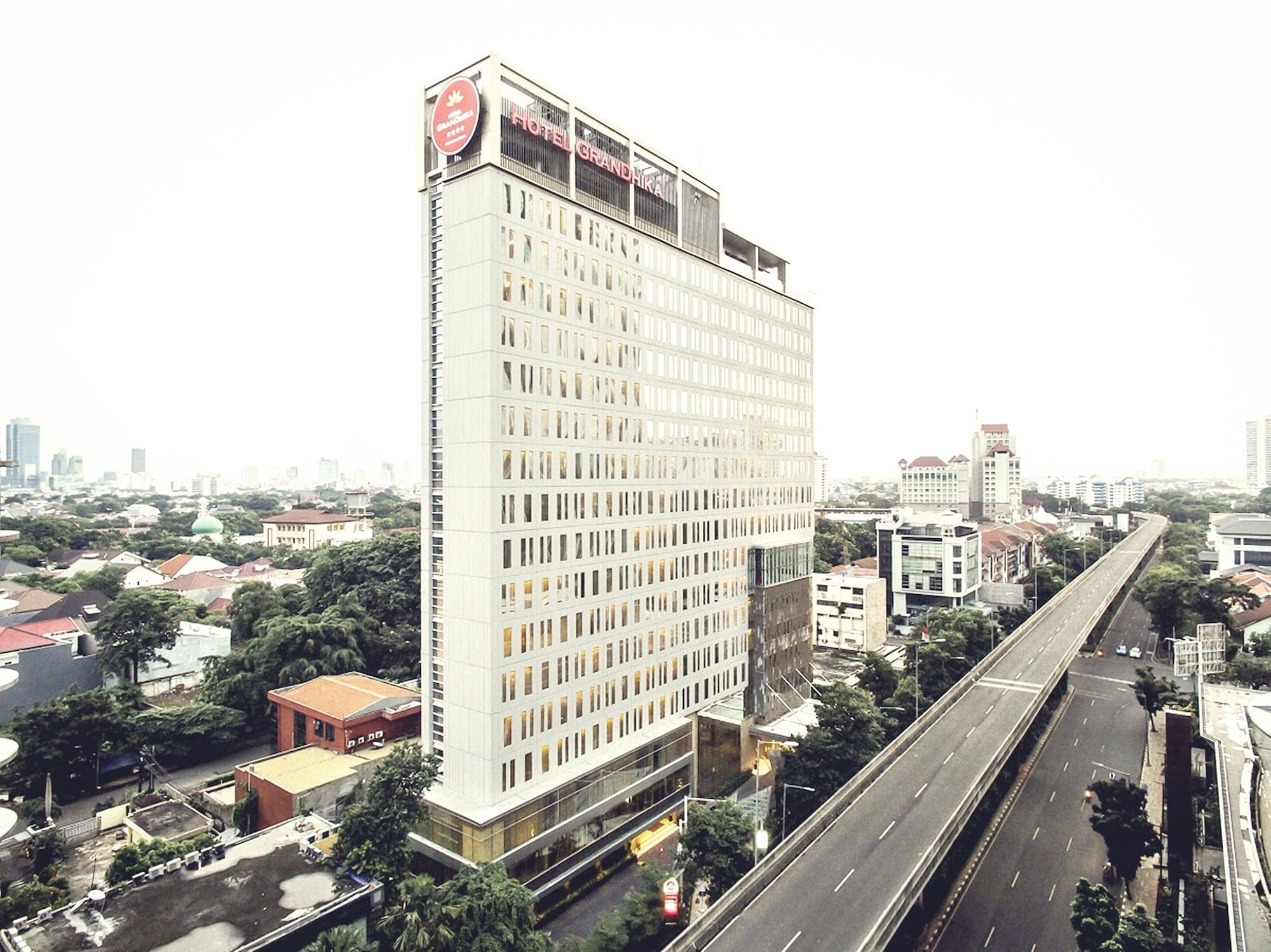 Hotel Grandhika Iskandarsyah Джакарта Экстерьер фото