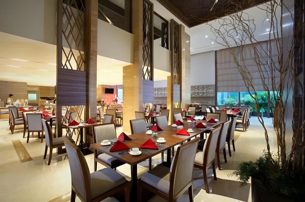 Hotel Grandhika Iskandarsyah Джакарта Экстерьер фото