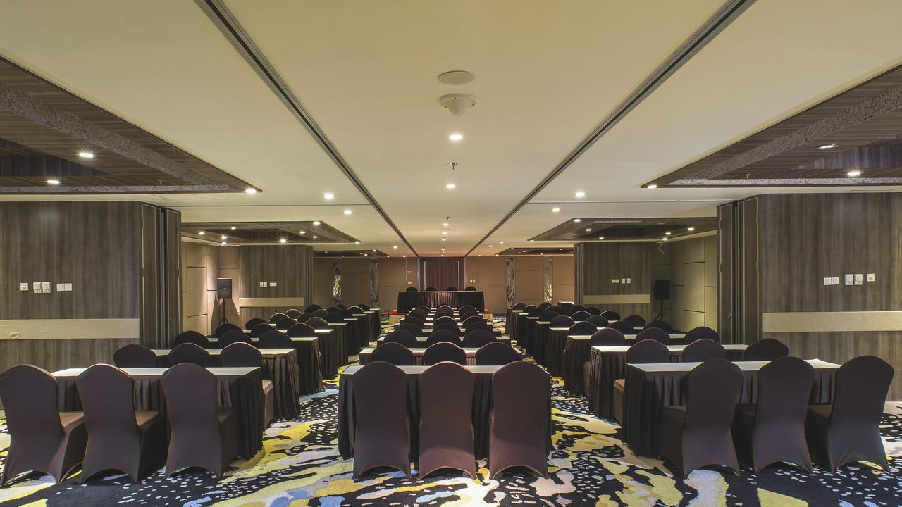 Hotel Grandhika Iskandarsyah Джакарта Экстерьер фото