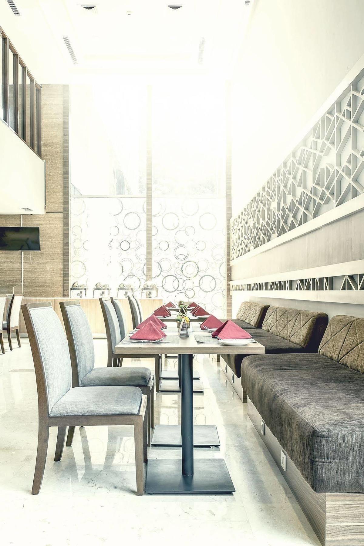 Hotel Grandhika Iskandarsyah Джакарта Экстерьер фото