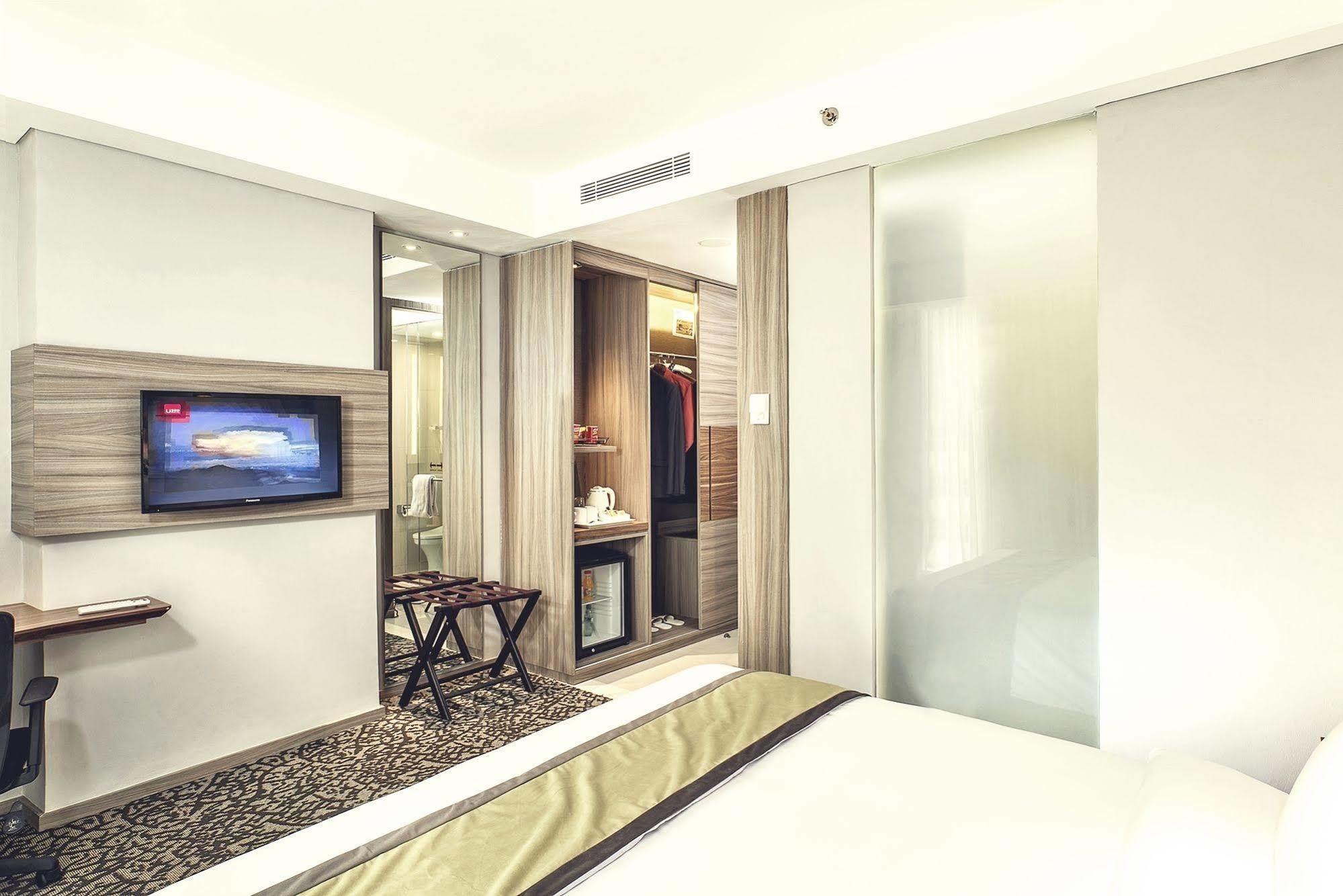 Hotel Grandhika Iskandarsyah Джакарта Экстерьер фото