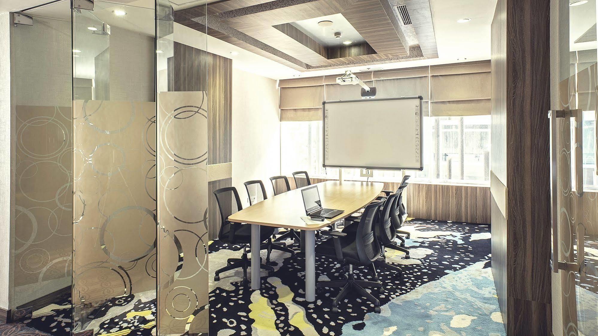 Hotel Grandhika Iskandarsyah Джакарта Экстерьер фото