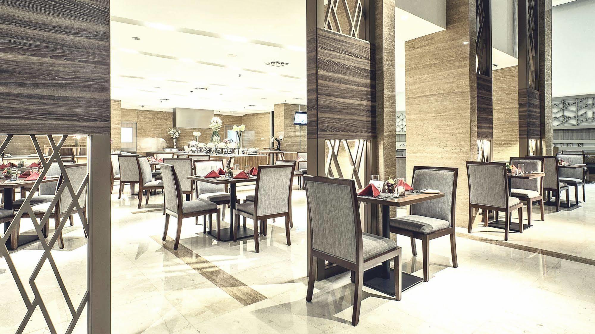 Hotel Grandhika Iskandarsyah Джакарта Экстерьер фото